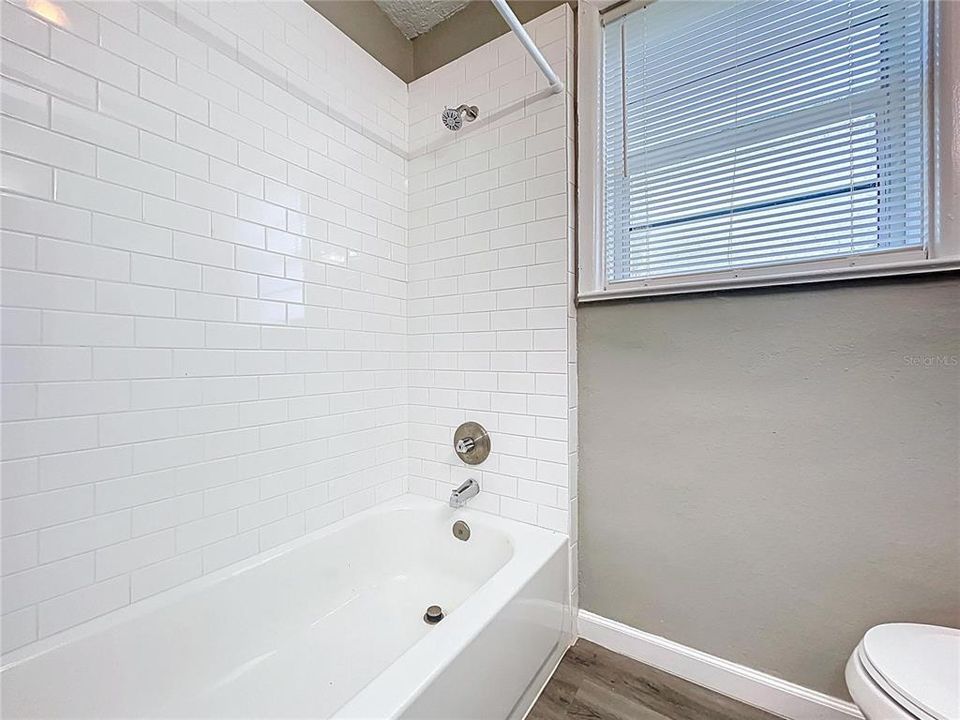 Active With Contract: $215,000 (3 beds, 1 baths, 1027 Square Feet)