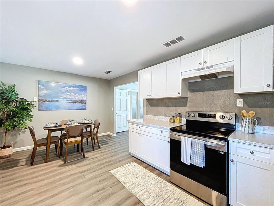 Active With Contract: $215,000 (3 beds, 1 baths, 1027 Square Feet)