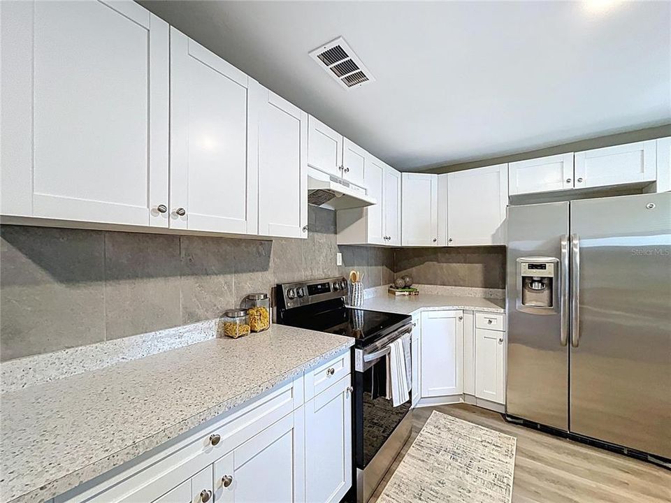 Active With Contract: $215,000 (3 beds, 1 baths, 1027 Square Feet)