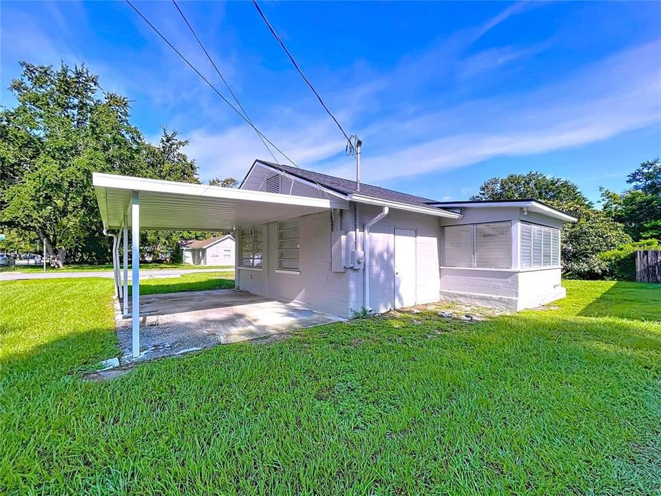 Active With Contract: $215,000 (3 beds, 1 baths, 1027 Square Feet)