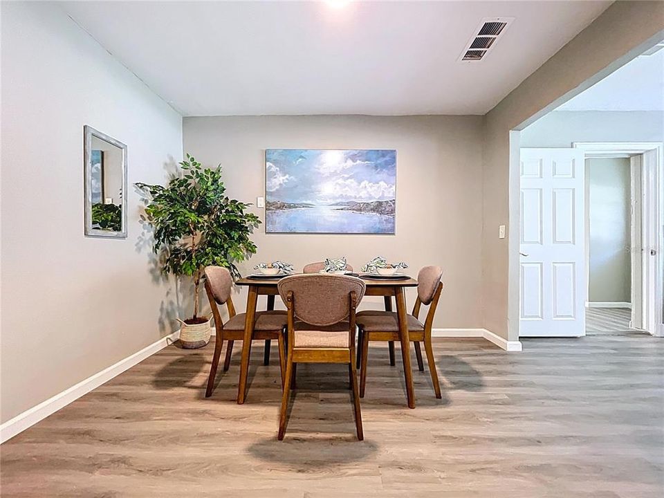 Active With Contract: $215,000 (3 beds, 1 baths, 1027 Square Feet)