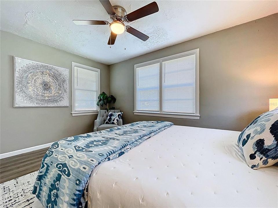 Active With Contract: $215,000 (3 beds, 1 baths, 1027 Square Feet)