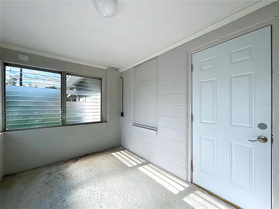 Active With Contract: $215,000 (3 beds, 1 baths, 1027 Square Feet)