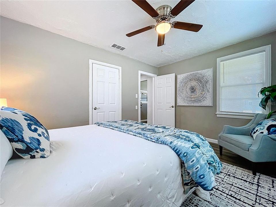 Active With Contract: $215,000 (3 beds, 1 baths, 1027 Square Feet)