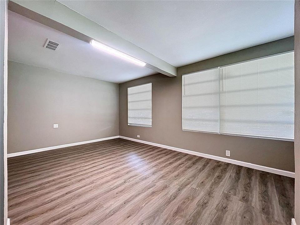 Active With Contract: $215,000 (3 beds, 1 baths, 1027 Square Feet)