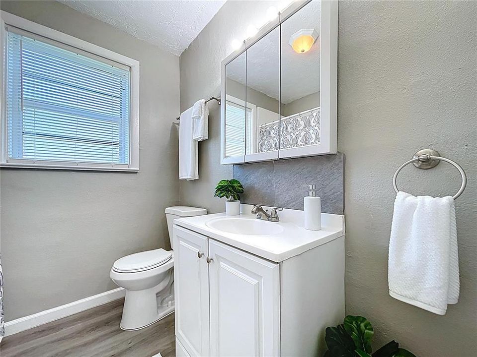 Active With Contract: $215,000 (3 beds, 1 baths, 1027 Square Feet)