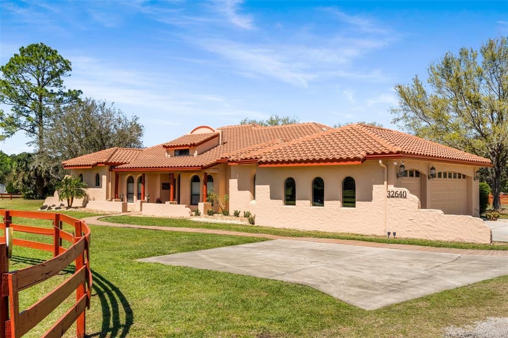 Недавно продано: $1,480,000 (4 спален, 3 ванн, 3517 Квадратных фут)