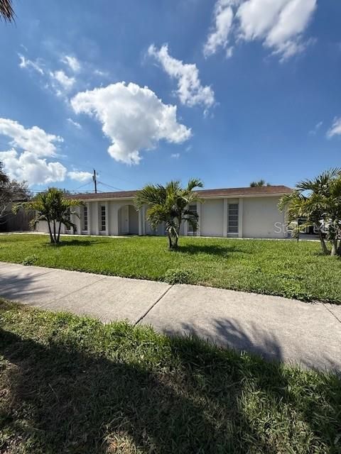 Recently Rented: $1,750 (2 beds, 1 baths, 900 Square Feet)