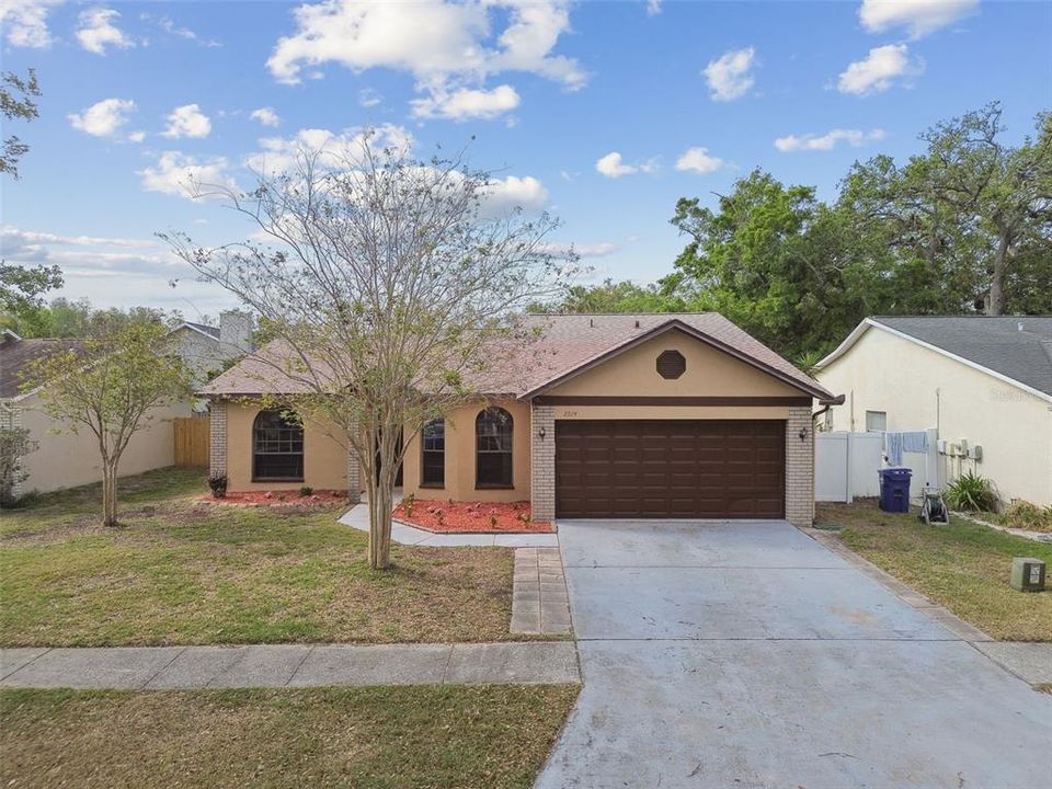 Recently Sold: $459,900 (4 beds, 2 baths, 1607 Square Feet)