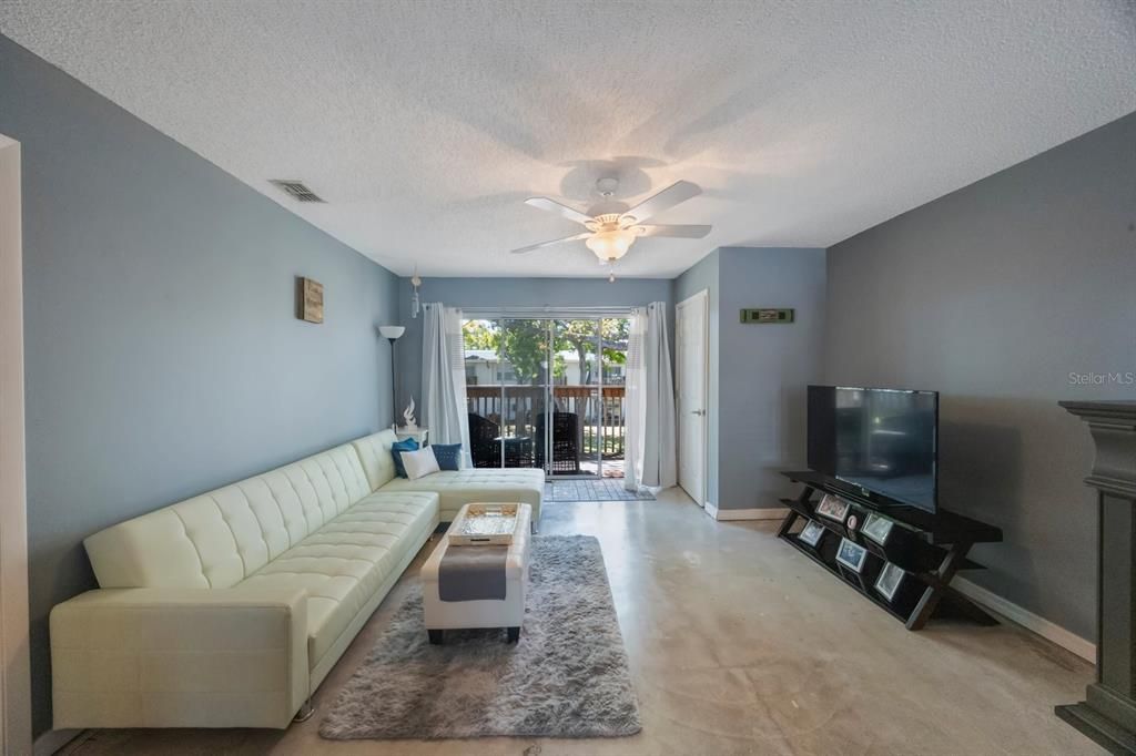 En Venta: $189,990 (2 camas, 2 baños, 1060 Pies cuadrados)