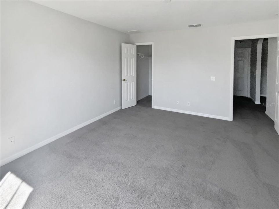 For Sale: $325,000 (3 beds, 2 baths, 1944 Square Feet)