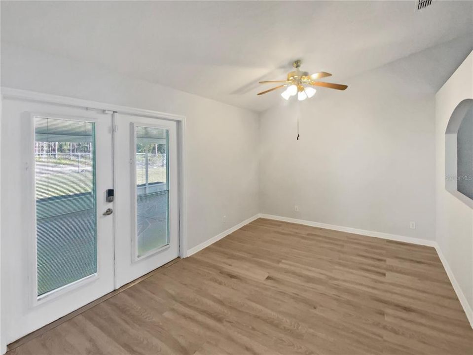For Sale: $325,000 (3 beds, 2 baths, 1944 Square Feet)