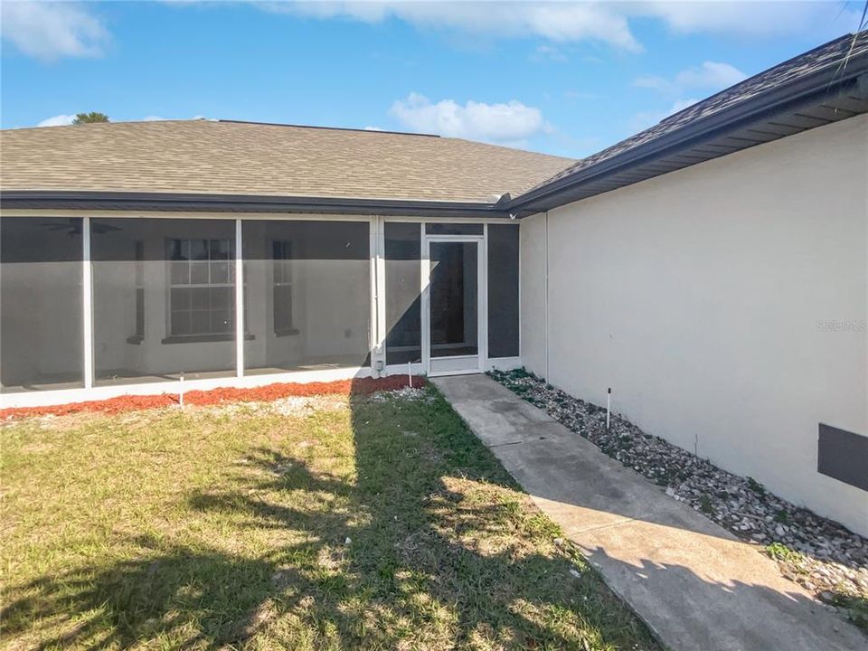 For Sale: $325,000 (3 beds, 2 baths, 1944 Square Feet)