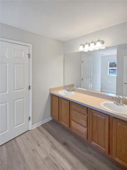 For Sale: $325,000 (3 beds, 2 baths, 1944 Square Feet)