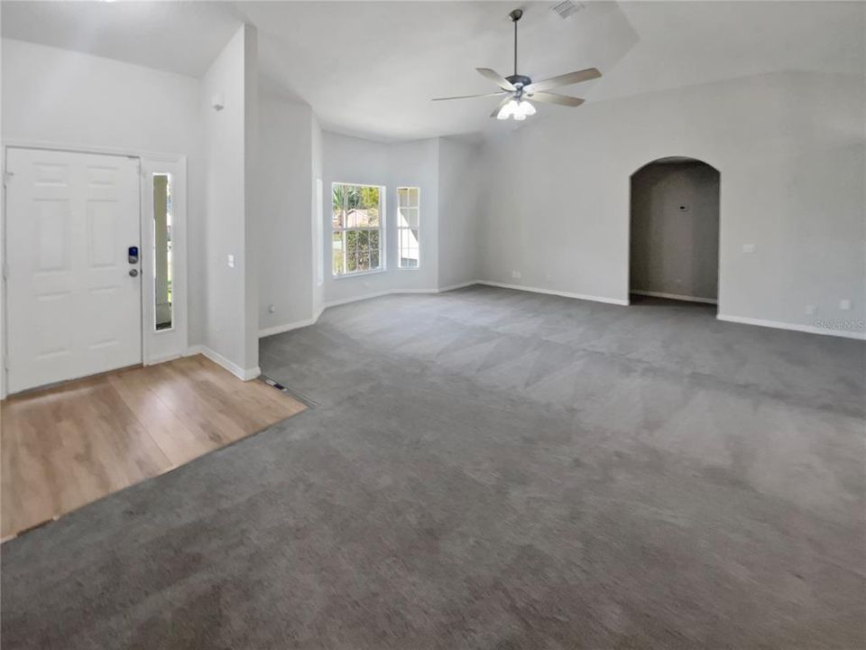 For Sale: $325,000 (3 beds, 2 baths, 1944 Square Feet)