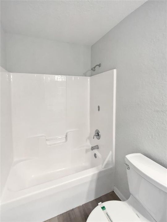 For Sale: $325,000 (3 beds, 2 baths, 1944 Square Feet)