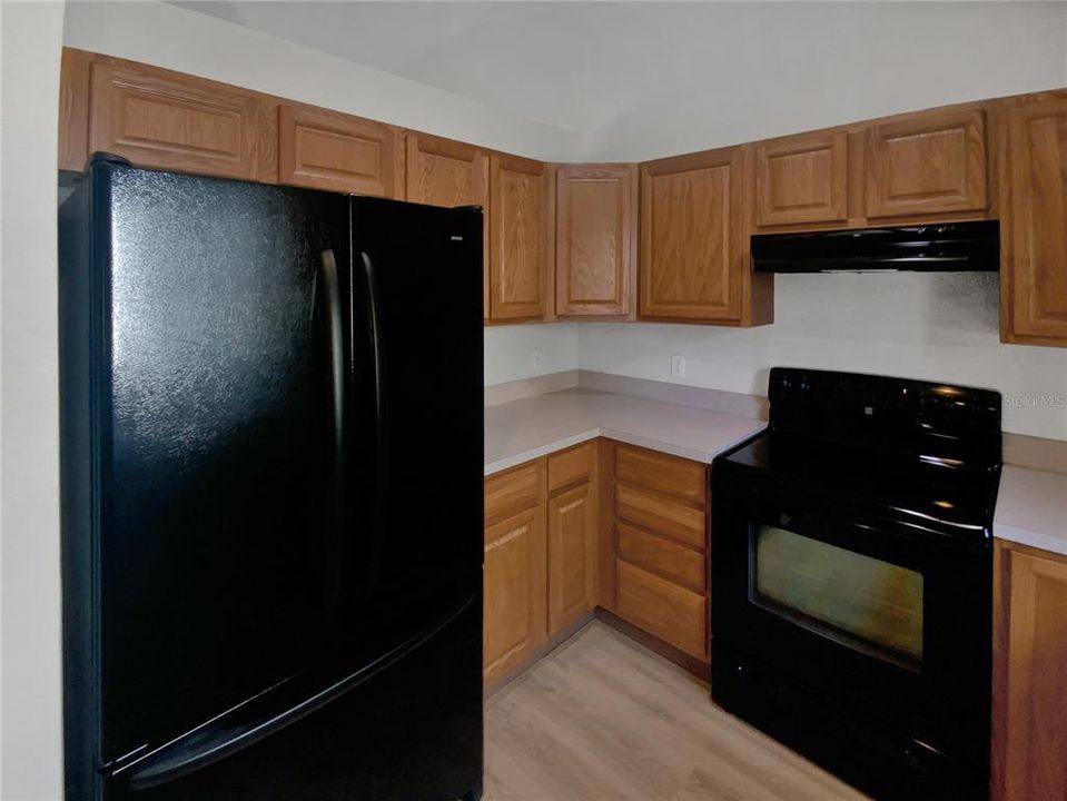 For Sale: $325,000 (3 beds, 2 baths, 1944 Square Feet)