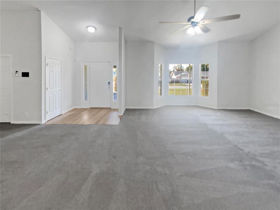 For Sale: $325,000 (3 beds, 2 baths, 1944 Square Feet)