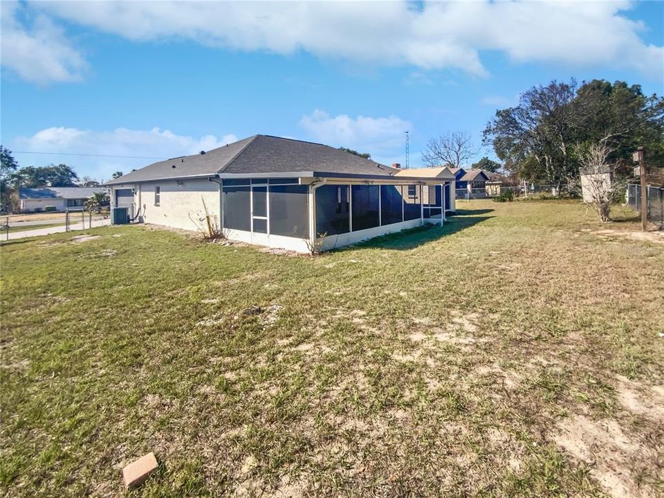 For Sale: $325,000 (3 beds, 2 baths, 1944 Square Feet)