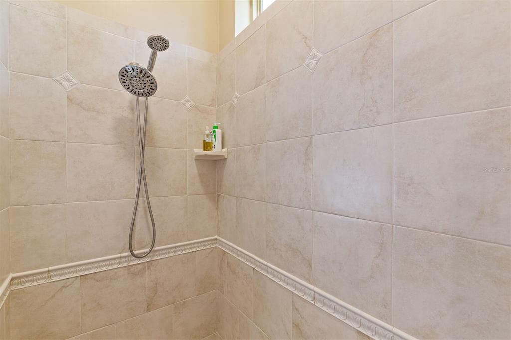 En Venta: $984,000 (4 camas, 3 baños, 3232 Pies cuadrados)