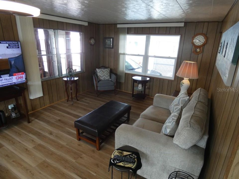 For Sale: $140,000 (2 beds, 2 baths, 1056 Square Feet)