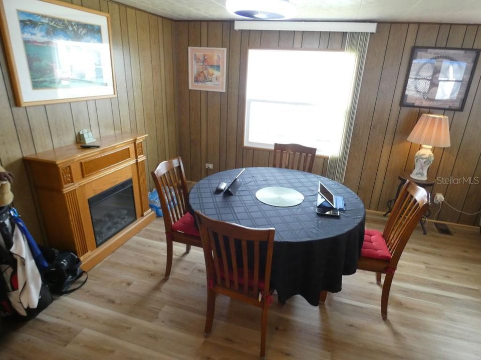 For Sale: $140,000 (2 beds, 2 baths, 1056 Square Feet)