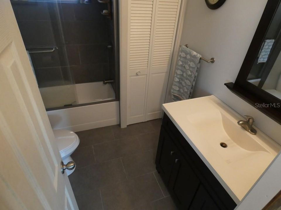 For Sale: $140,000 (2 beds, 2 baths, 1056 Square Feet)