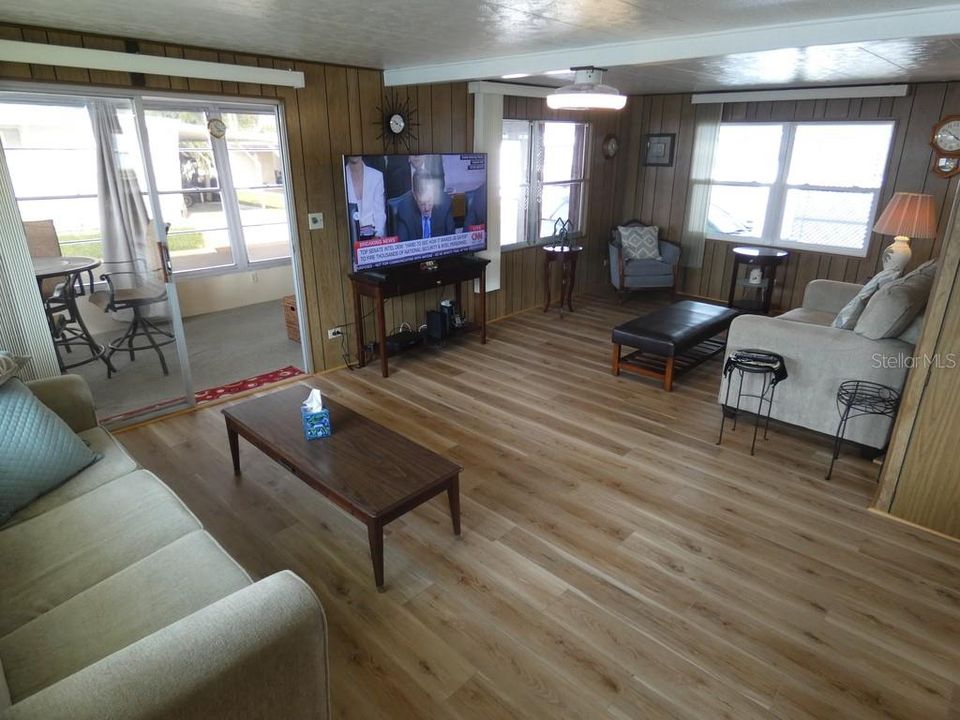 For Sale: $140,000 (2 beds, 2 baths, 1056 Square Feet)