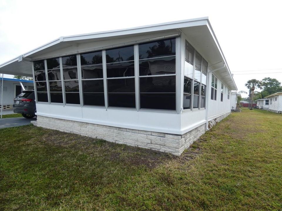 For Sale: $140,000 (2 beds, 2 baths, 1056 Square Feet)