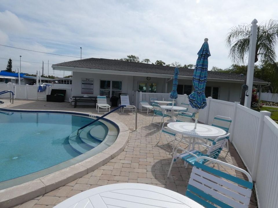 For Sale: $140,000 (2 beds, 2 baths, 1056 Square Feet)