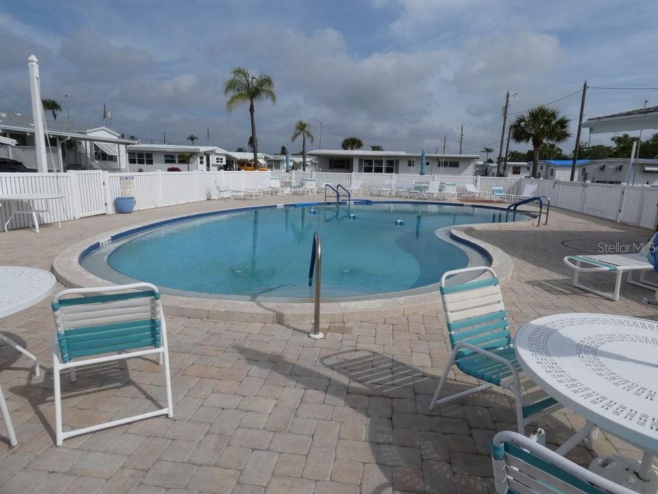 For Sale: $140,000 (2 beds, 2 baths, 1056 Square Feet)