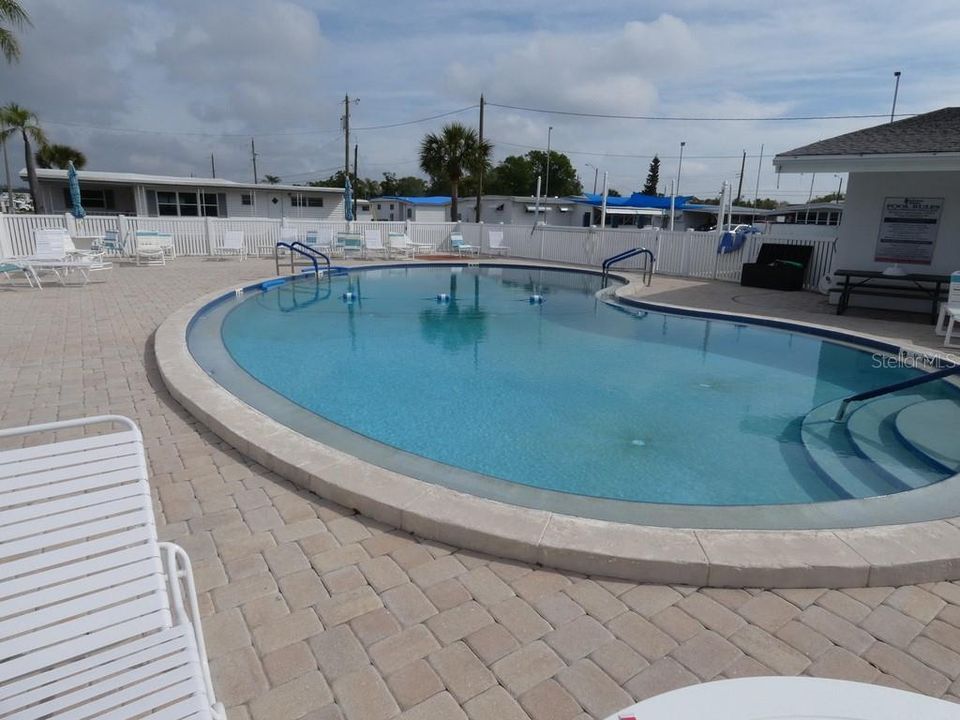 For Sale: $140,000 (2 beds, 2 baths, 1056 Square Feet)