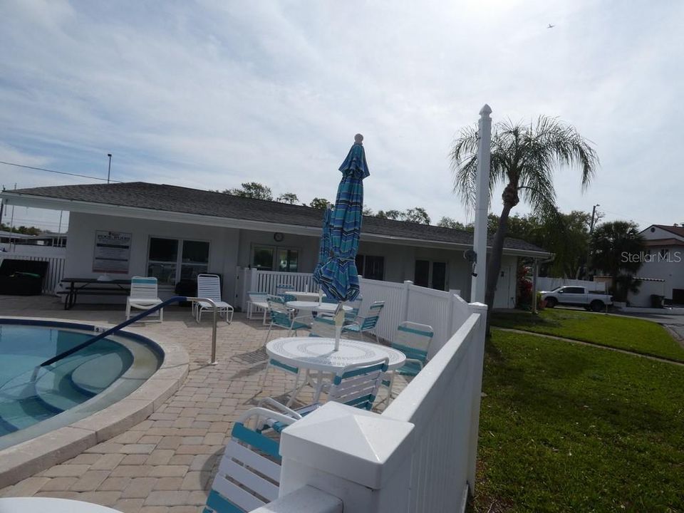 For Sale: $140,000 (2 beds, 2 baths, 1056 Square Feet)