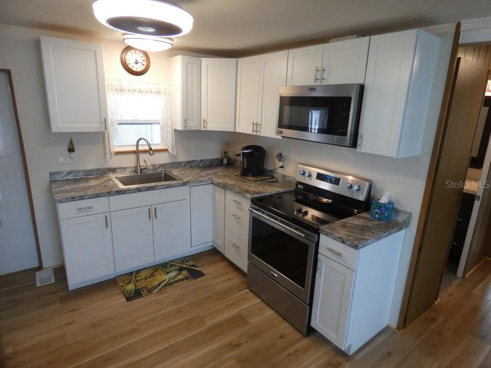 For Sale: $140,000 (2 beds, 2 baths, 1056 Square Feet)