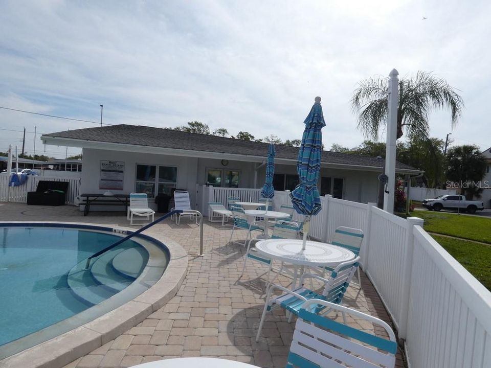 For Sale: $140,000 (2 beds, 2 baths, 1056 Square Feet)