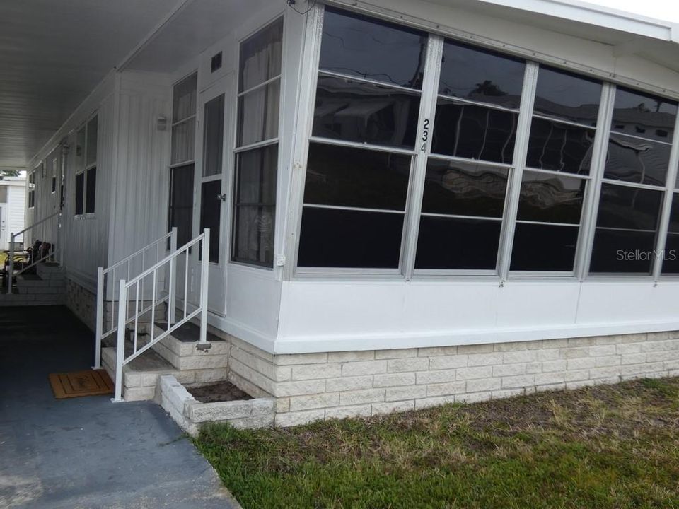 For Sale: $140,000 (2 beds, 2 baths, 1056 Square Feet)