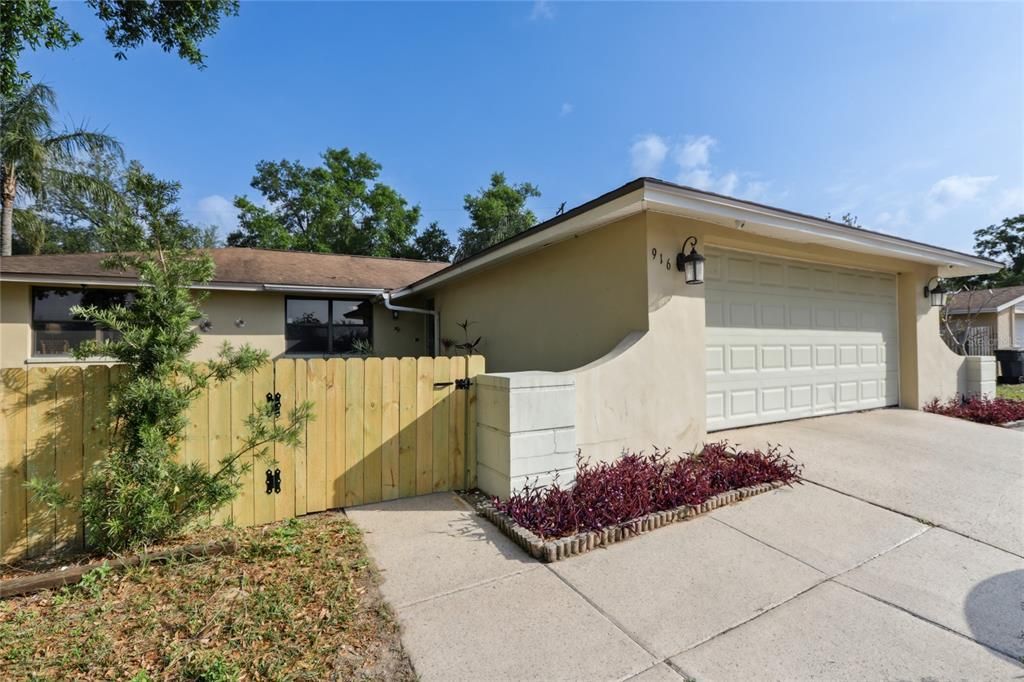 Vendido Recientemente: $359,000 (4 camas, 2 baños, 1365 Pies cuadrados)