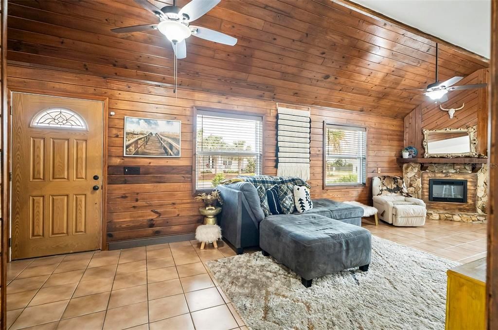 Active With Contract: $479,000 (2 beds, 2 baths, 1714 Square Feet)