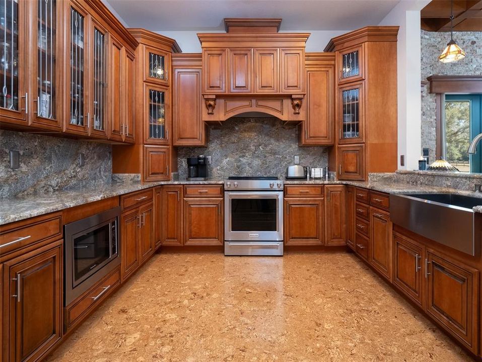 En Venta: $885,000 (3 camas, 2 baños, 2399 Pies cuadrados)