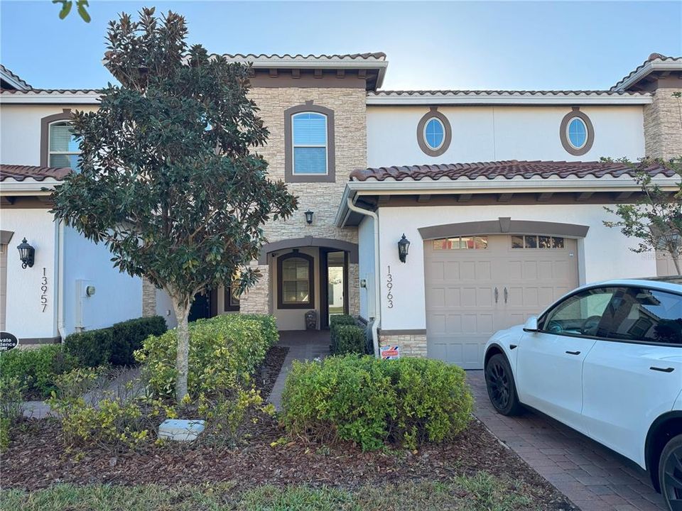 Recently Rented: $2,400 (2 beds, 2 baths, 1346 Square Feet)