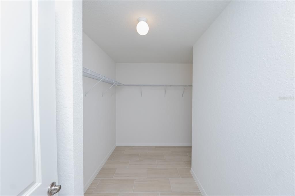 合同活跃: $297,900 (3 贝兹, 2 浴室, 1747 平方英尺)