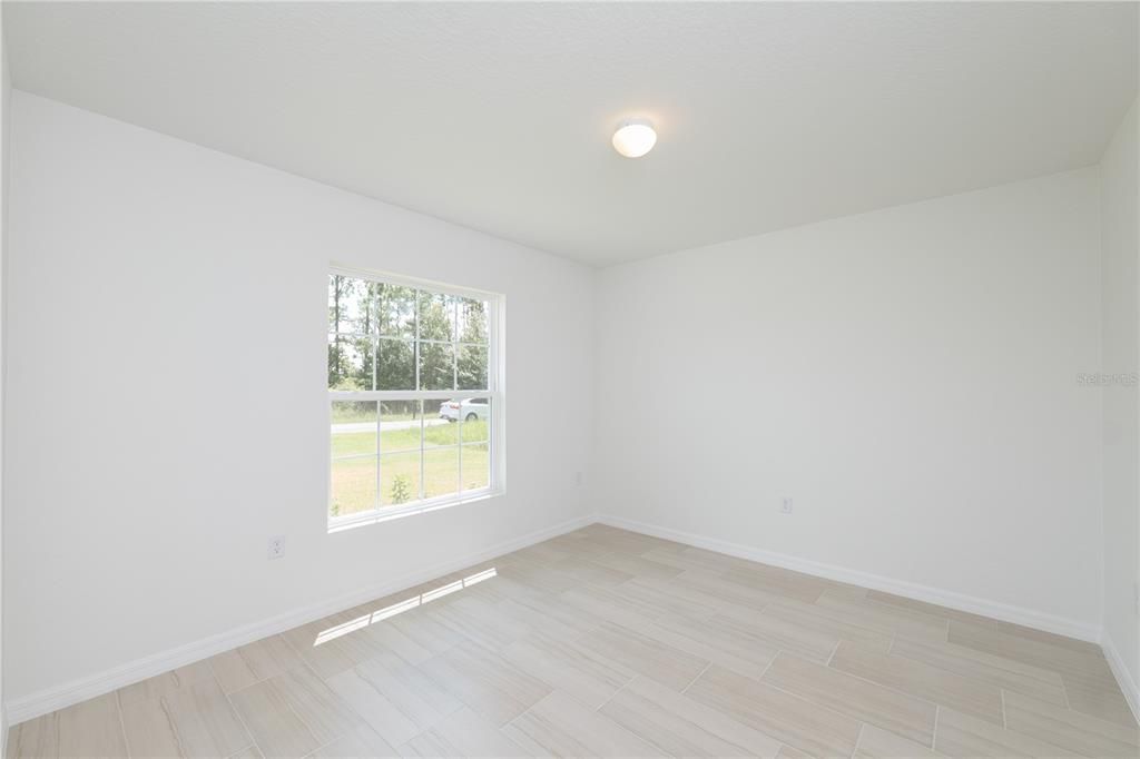 合同活跃: $297,900 (3 贝兹, 2 浴室, 1747 平方英尺)