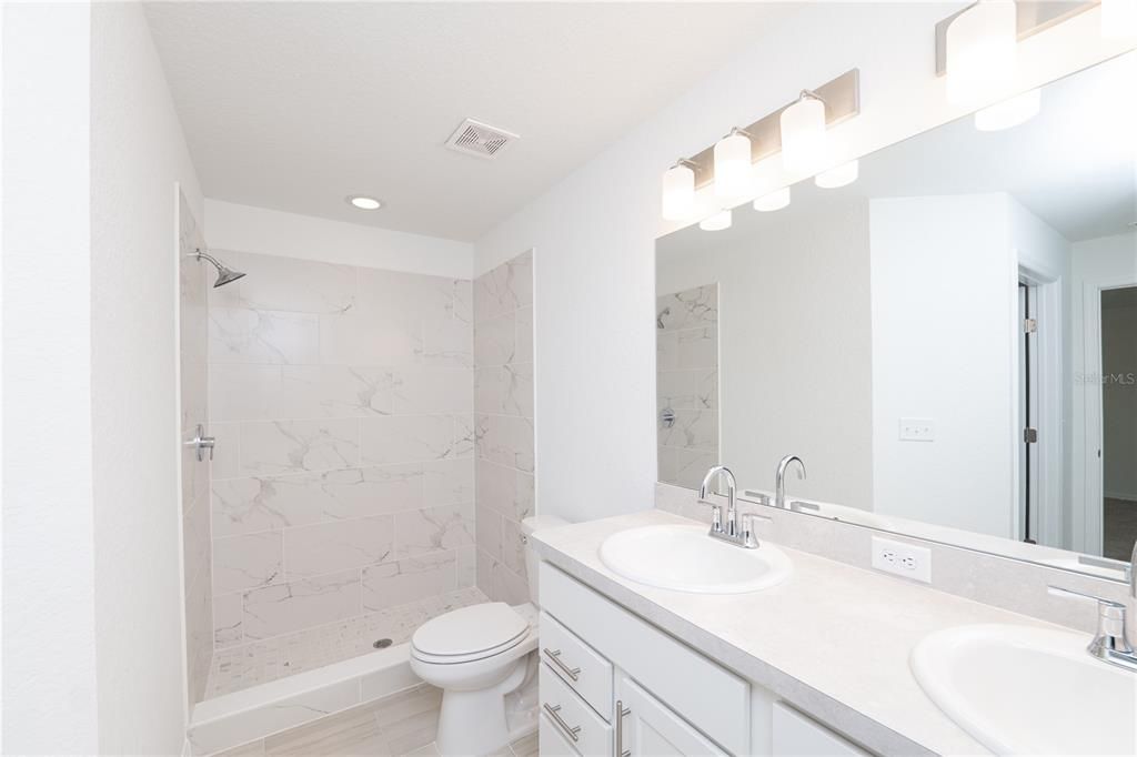 合同活跃: $297,900 (3 贝兹, 2 浴室, 1747 平方英尺)