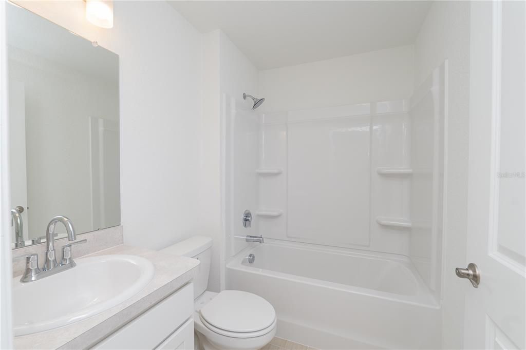 合同活跃: $297,900 (3 贝兹, 2 浴室, 1747 平方英尺)