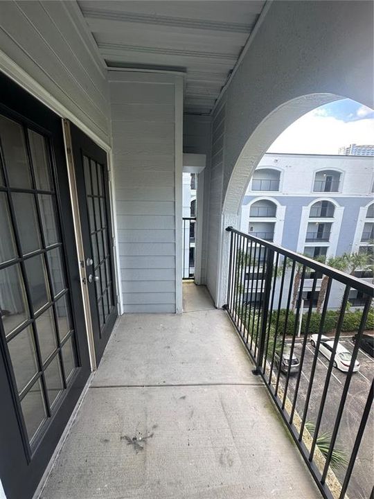 For Sale: $165,000 (1 beds, 1 baths, 685 Square Feet)