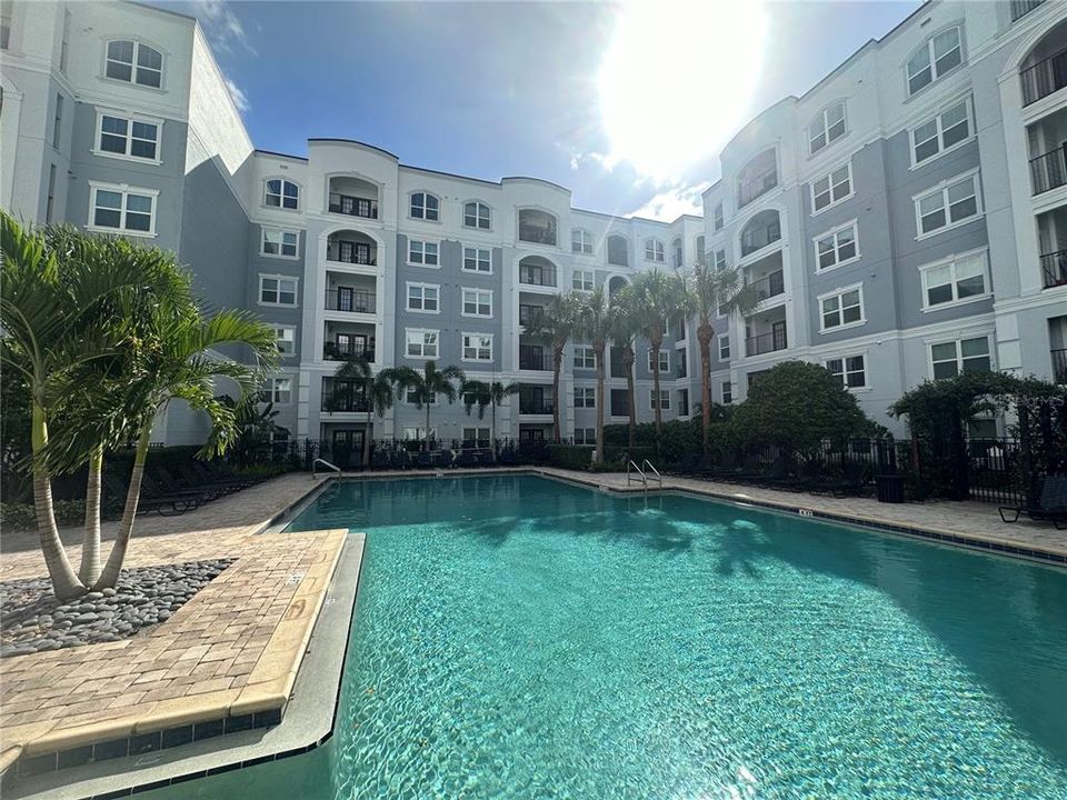 For Sale: $165,000 (1 beds, 1 baths, 685 Square Feet)