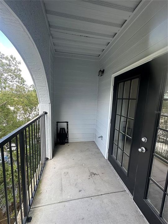 For Sale: $165,000 (1 beds, 1 baths, 685 Square Feet)