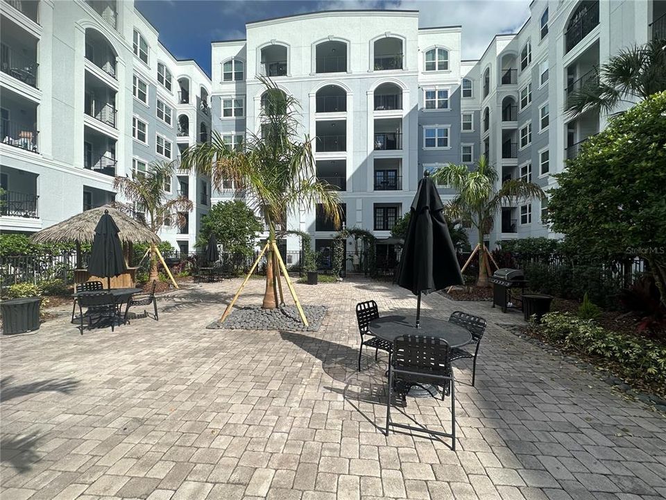 For Sale: $165,000 (1 beds, 1 baths, 685 Square Feet)