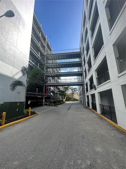 For Sale: $165,000 (1 beds, 1 baths, 685 Square Feet)