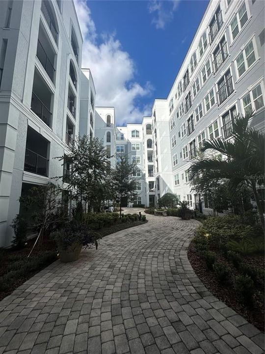 For Sale: $165,000 (1 beds, 1 baths, 685 Square Feet)